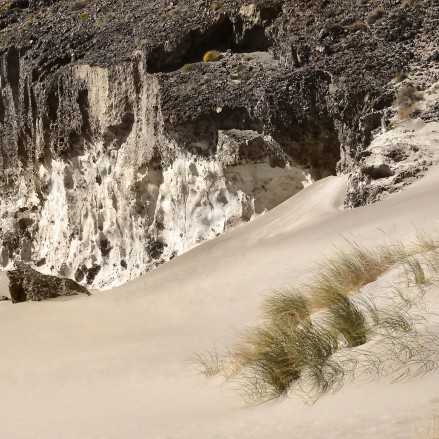 Póster fotográfico en papel ecológico texturizado de Cala Chica en el Parque Natural de Cabo de Gata. Lokoloko