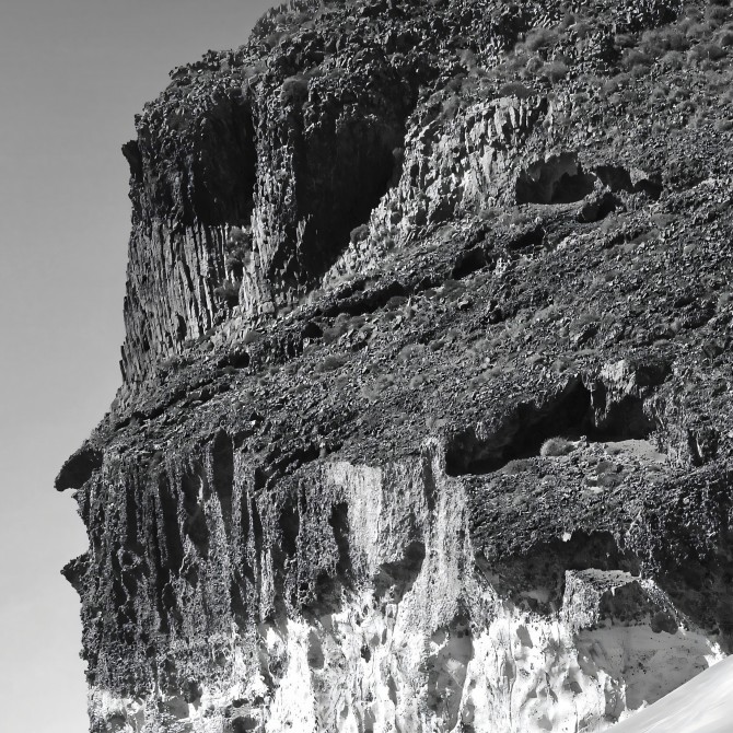 Photographic poster on textured eco-friendly wallpaper of Small Cove in Cabo de Gata Natural Park, black & white. Lokoloko