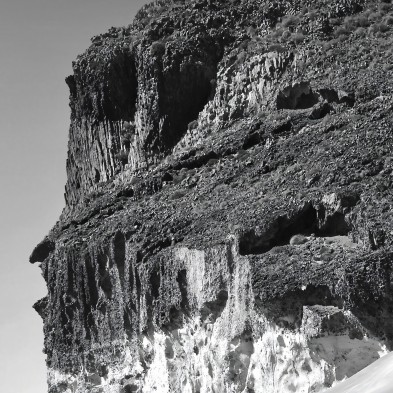 Póster fotográfico en material satinado de playa volcánica en el Parque de Cabo de Gata Níjar, blanco y negro. Detalle2 Lokoloko