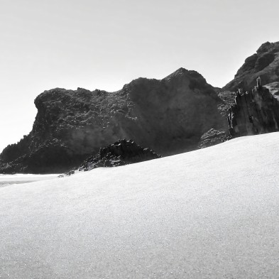 Póster fotográfico en papel ecológico texturizado.cala grande en el Parque de Cabo de Gata Nijar, blanco y negro. Lokoloko