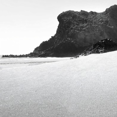 Póster fotográfico en papel ecológico texturizado.cala grande en el Parque de Cabo de Gata Nijar, blanco y negro. Lokoloko