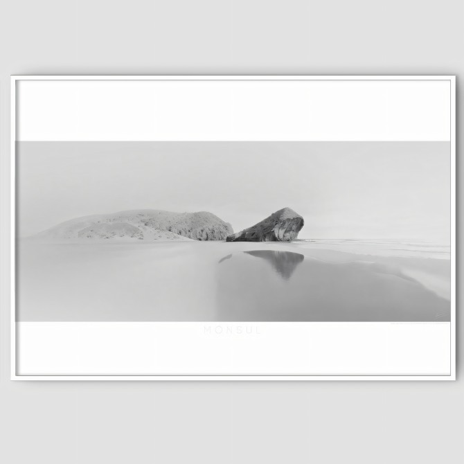 Póster fotográfico en papel ecológico texturizado. Playa de Mónsul Parque Natural Cabo de Gata, blanco y negro.Lokoloko