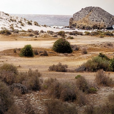 Póster fotográfico en papel ecológico texturizado de la playa de Mónsul con su duna fosil. Cabo de Gata, tonos tierras. Lokoloko