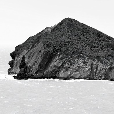 Póster fotográfico en papel ecológico texturizado. Bahía y Morrón de los Genoveses Parque Natural Cabo de Gata, blanco y negro.
