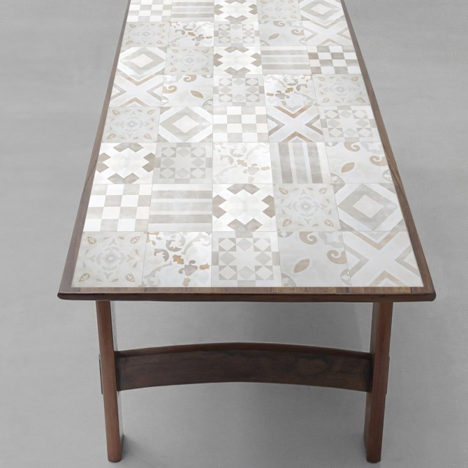 Patrón Vintage 5. Washable vinyl, eco-friendly inks, opaque, antibacterial to cover living room and dining room tables. Lokoloko