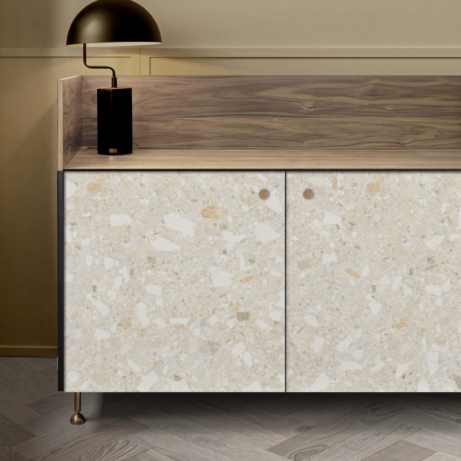 Terrazo Mauro. Vinilo lavable y autoadhesivo para decorar frentes de muebles de salón en tonos tierra. Diseño Loko Loko.