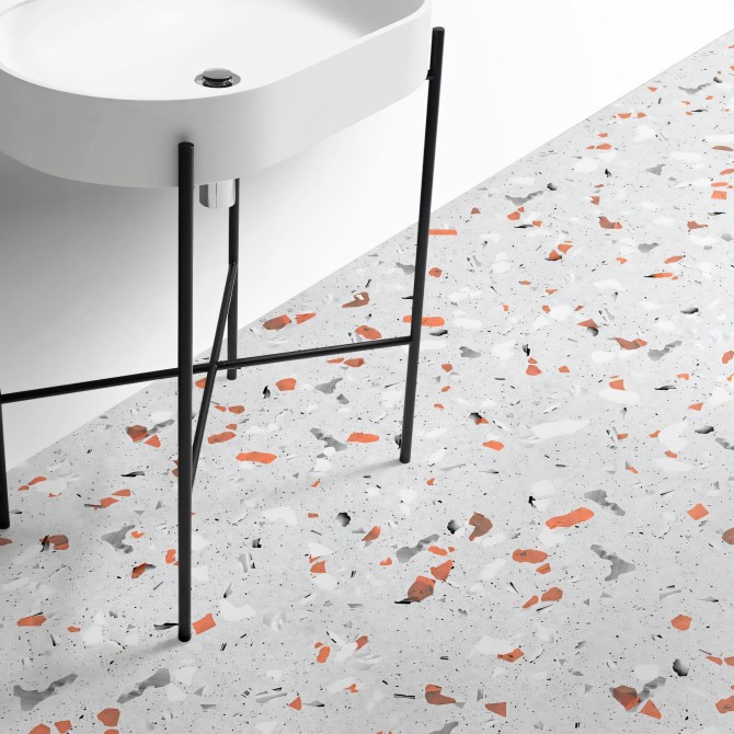 Terrazo naranja y grises. Vinilo lavable autoadhesivo para suelos de baños, aseos con azulejos, baldosas o marmol. Lokoloko