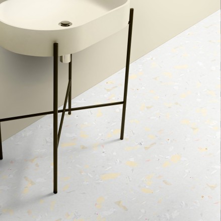 Terrazo Amarillo Claro. Vinilo lavable autoadhesivo para suelos de baños, aseos con azulejos, baldosas o marmol. Lokoloko