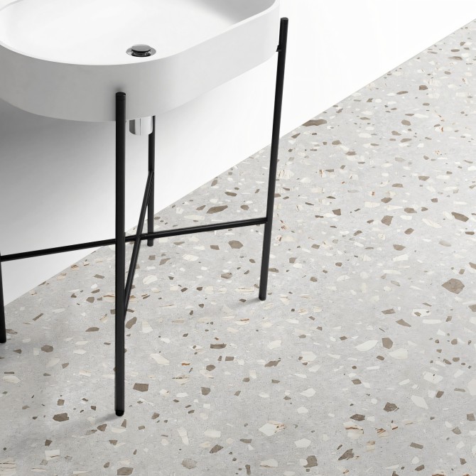 Terrazo Mármol Calacatta - vinilo Lokoloko lavable y antideslizante para suelos de baños y aseos en tonos grises y tierra.