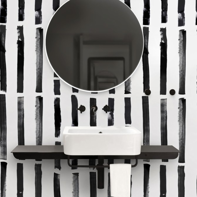 Brush Vertical. Vinilo lavable texturizado, resistente al agua, antibacterias para paredes de baño. Lokoloko