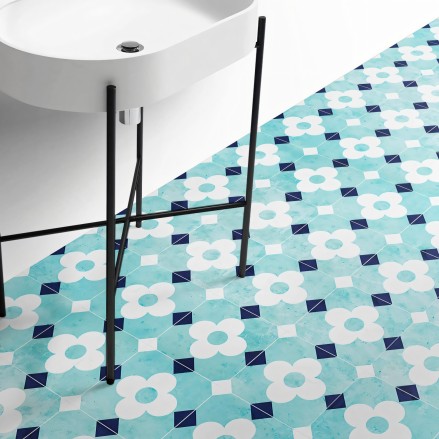 VInyl of vintage flowers tiles to decorate floor