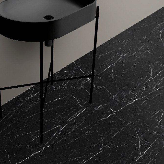 Marmol Moka. Vinilo lavable autoadhesivo para suelos de baño, negro con vetas. Lokoloko