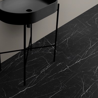 Marmol Moka. Vinilo lavable autoadhesivo para suelos de baño, negro con vetas. Lokoloko
