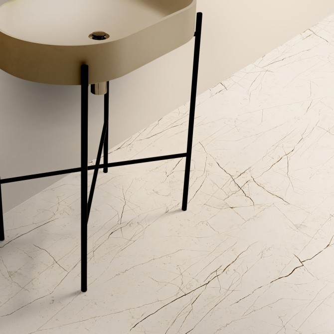 Marmol Toscana. Vinilo lavable autoadhesivo para suelos de baños aseos, beige con vetas. Lokoloko