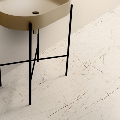 Marmol Toscana. Vinilo lavable autoadhesivo para suelos de baños aseos, beige con vetas. Lokoloko