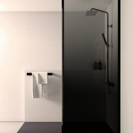 Degradado negro en vinilo transparente lavable para baños, decorando y renovando una mampara de ducha. Lokoloko