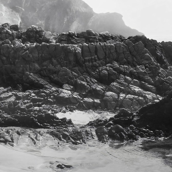Póster fotográfico en papel ecológico texturizado. Cala del Barranco Parque Natural Cabo de Gata, blanco y negro. Lokoloko