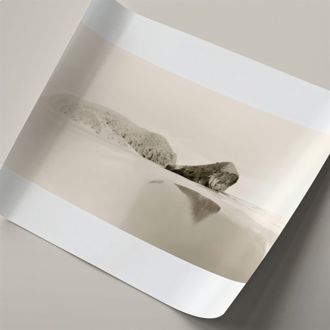 Póster fotográfico en papel ecológico texturizado. de la playa de Mónsul en el Parque Natural Cabo de Gata, Almería. Tono sepia.