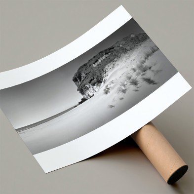 Póster fotográfico en papel ecológico texturizado de Cala Chica en el Parque Natural de Cabo de Gata, blanco y negro. Lokoloko