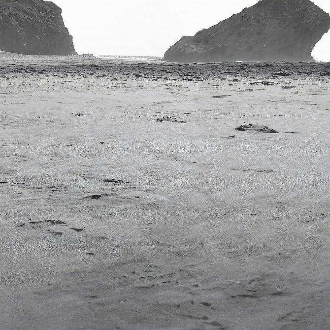 Póster fotográfico en papel ecológico texturizado de la playa de Mónsul con duna. Cabo de Gata, blanco y negro. Lokoloko