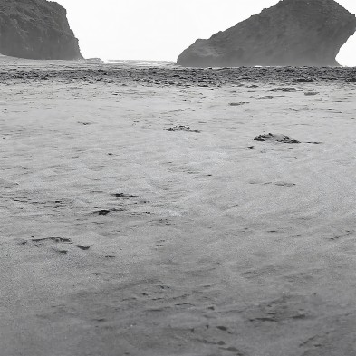 Póster fotográfico en papel ecológico texturizado de la playa de Mónsul con duna. Cabo de Gata, blanco y negro. Lokoloko