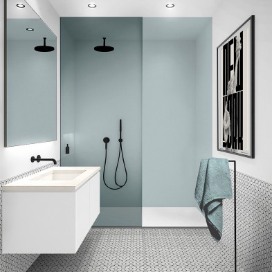 Baño luminoso reformado sin obras protegido con vinilo adhesivo color verdoso claro en la ducha, no se despegan con agua