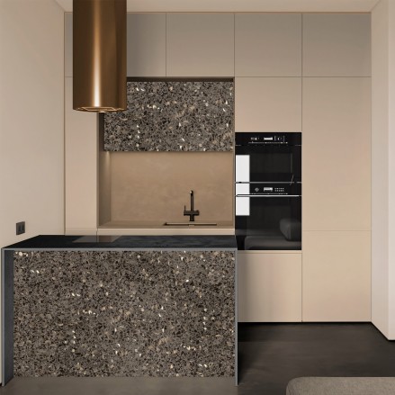 cocina decorada con vinilo adhesivo camel en los muebles, resistente al calor y productos de limpieza