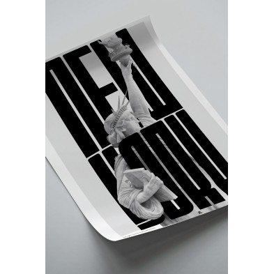 Póster tipográfico de NEW YORK en blanco y negro con la Estatua de la Libertad. Poster eco libre de PVC.