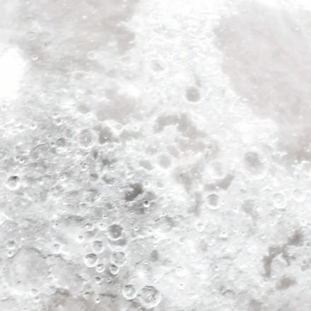poster de la Luna en tonos grises